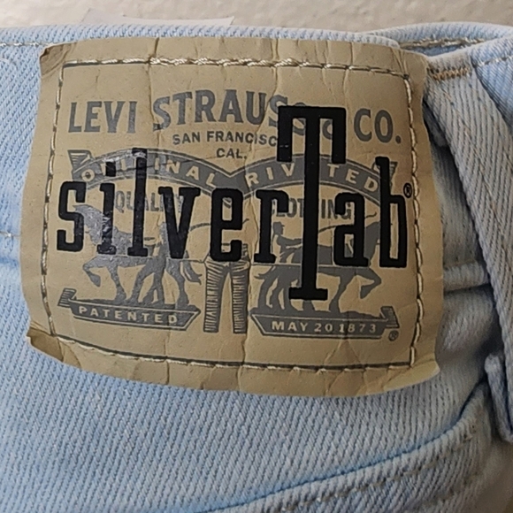 Levi's SilverTab Light Wash High Waisted Mom Jeans 26 - Picture 6 of 6